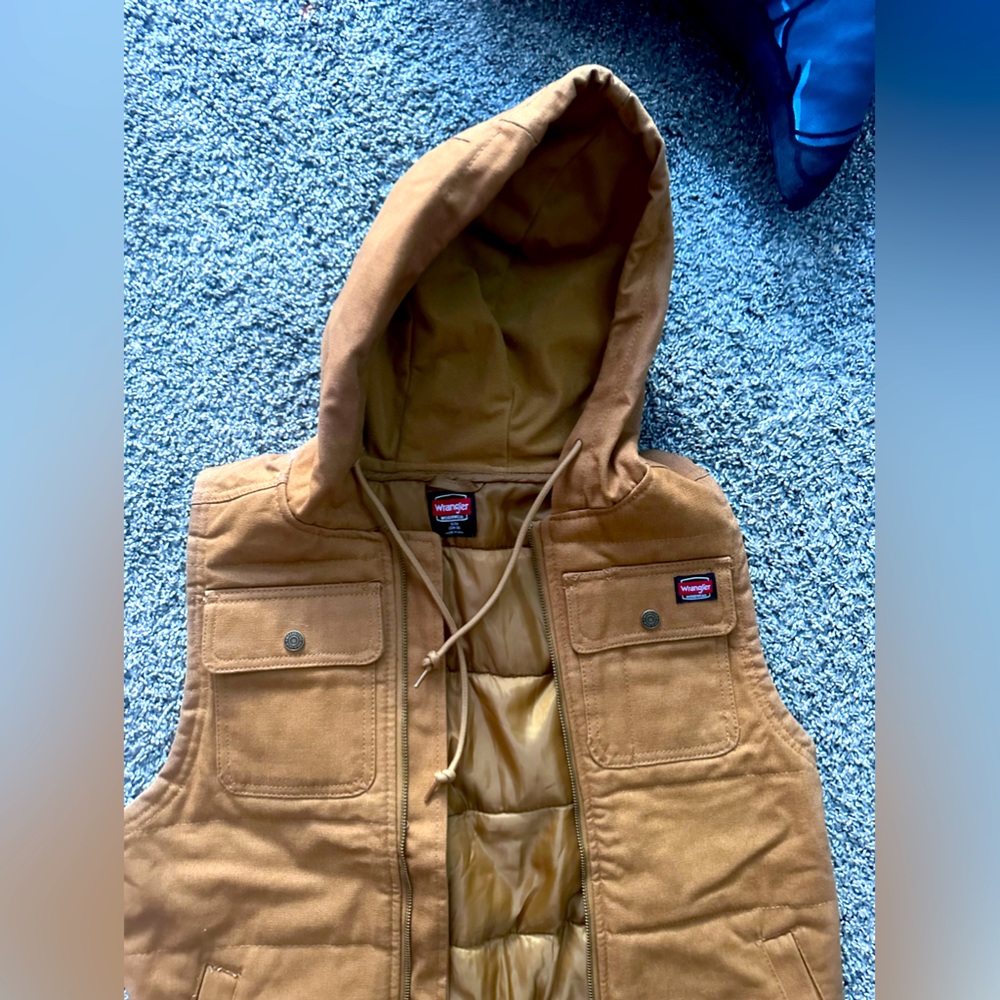 Wrangler work wear vest. NWOT!